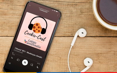 Alunos ganham protagonismo, soltam a voz e transmitem informações sobre temas atuais no podcast “Cookiecast”