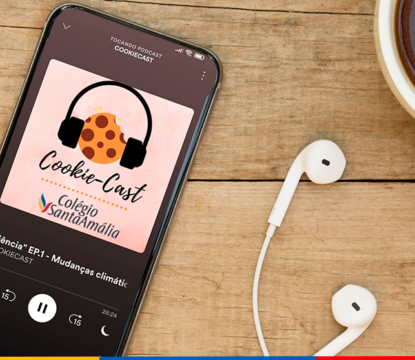 Alunos ganham protagonismo, soltam a voz e transmitem informações sobre temas atuais no podcast “Cookiecast”