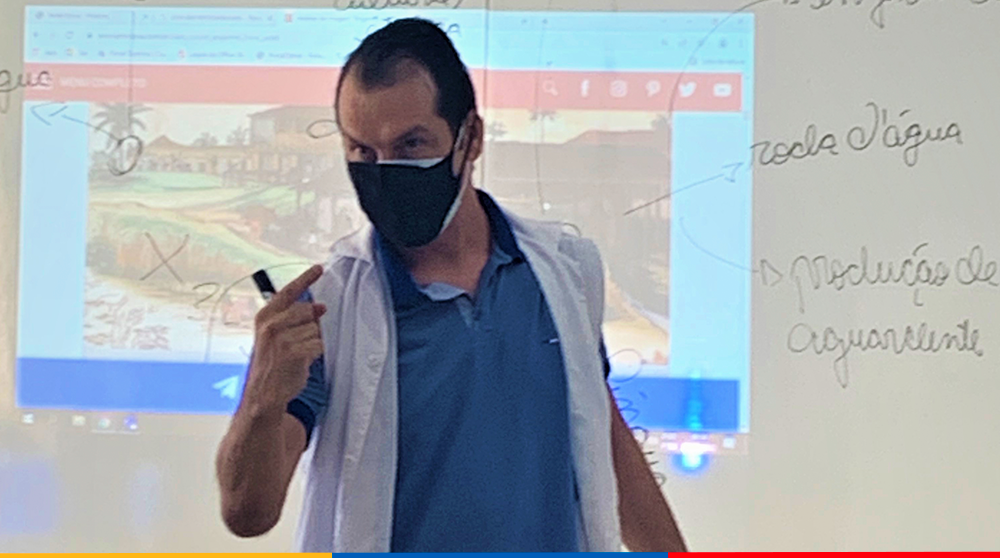 Espaço Athena: Conheça um dos projetos do professor de História, Marco Aurélio