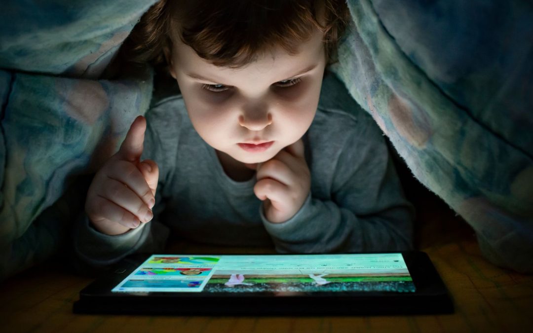 Como garantir a segurança de crianças e adolescentes no mundo digital?