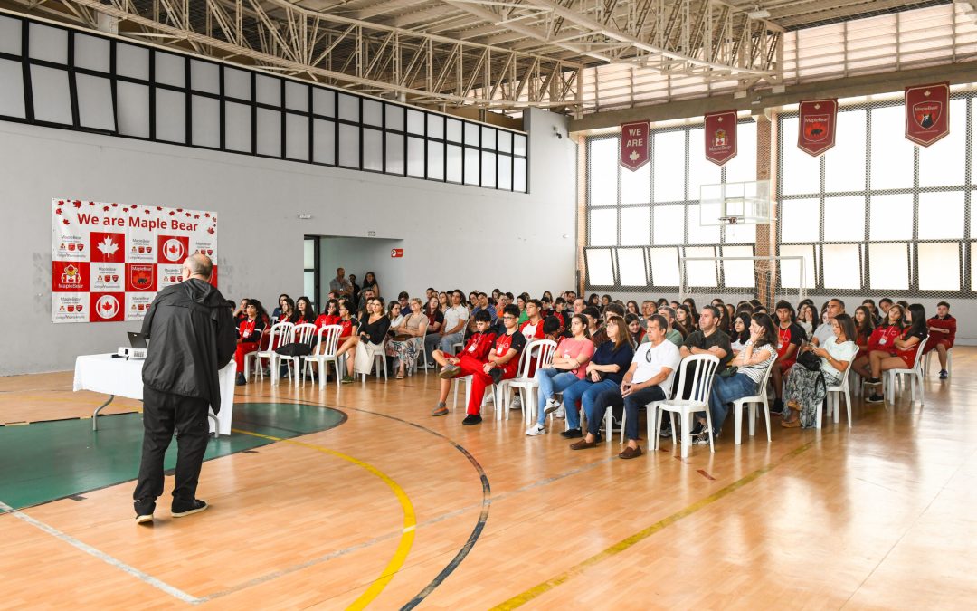 Maple Bear Tatuapé realiza Feira de Profissões com a presença de representantes de renomadas universidades.