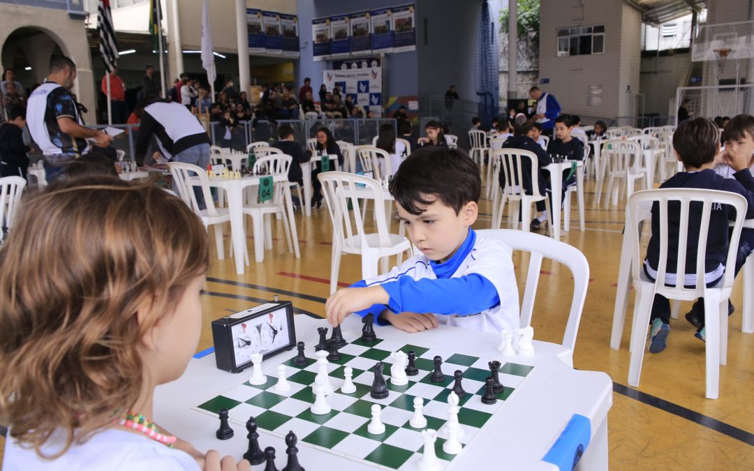 Colégio Santa Amália promove desenvolvimento por meio da prática do Xadrez